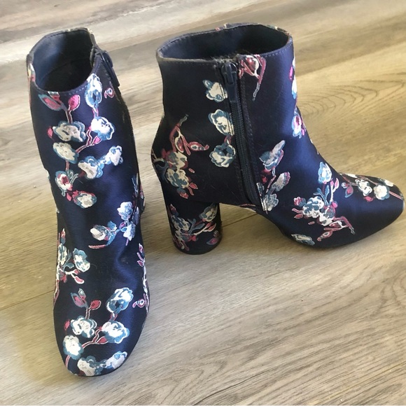 Urban Outfitters Women’s Blue Juliet Floral Ankle Boots Size 7 - Picture 6 of 8